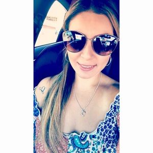 Meet your Posher, Jannely